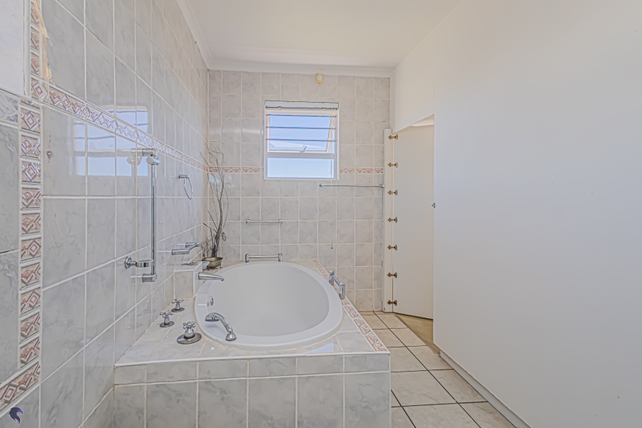 8 Bedroom Property for Sale in Country Club Western Cape